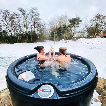 Semesterbostad Theislandlife Met Prive Jacuzzi En 3 *