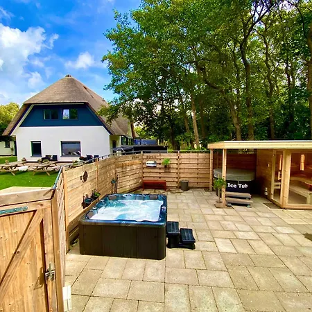 Theislandlife Met Prive Jacuzzi En 3 * De Koog