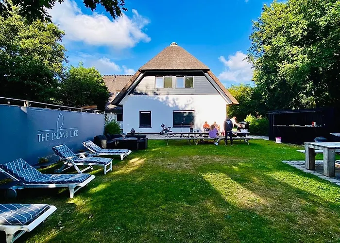 Theislandlife Met Prive Jacuzzi En 3 Nyaraló