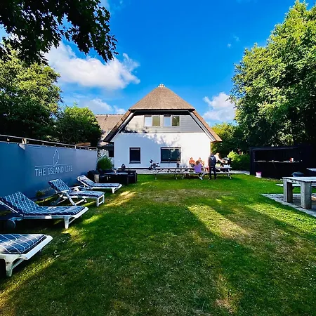 Theislandlife Met Prive Jacuzzi En 3 Feriehus